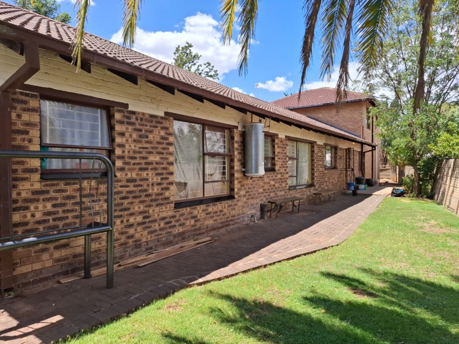 6 Bedroom Property for Sale in Lourierpark Free State